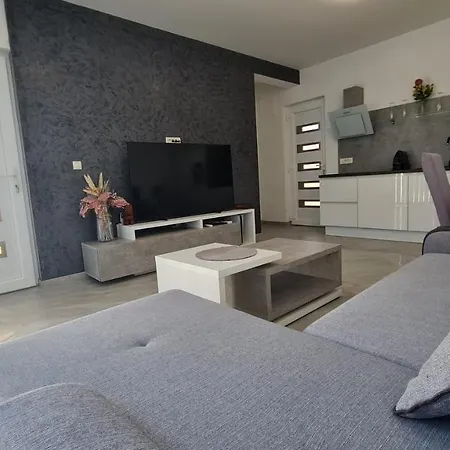 Apartment Mala Mare - With Heated Pool