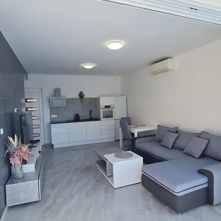 Mala Mare - With Heated Pool * Solin