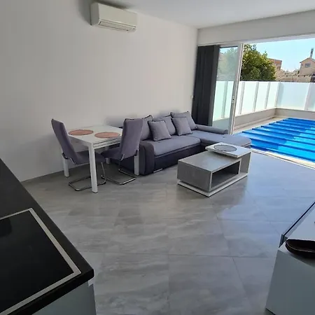Mala Mare - With Heated Pool Solin