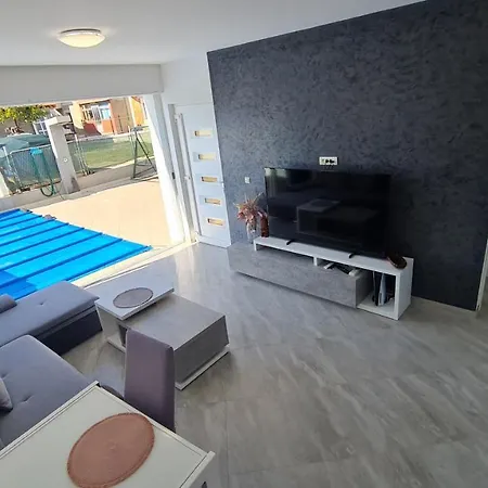 Mala Mare - With Heated Pool * Solin